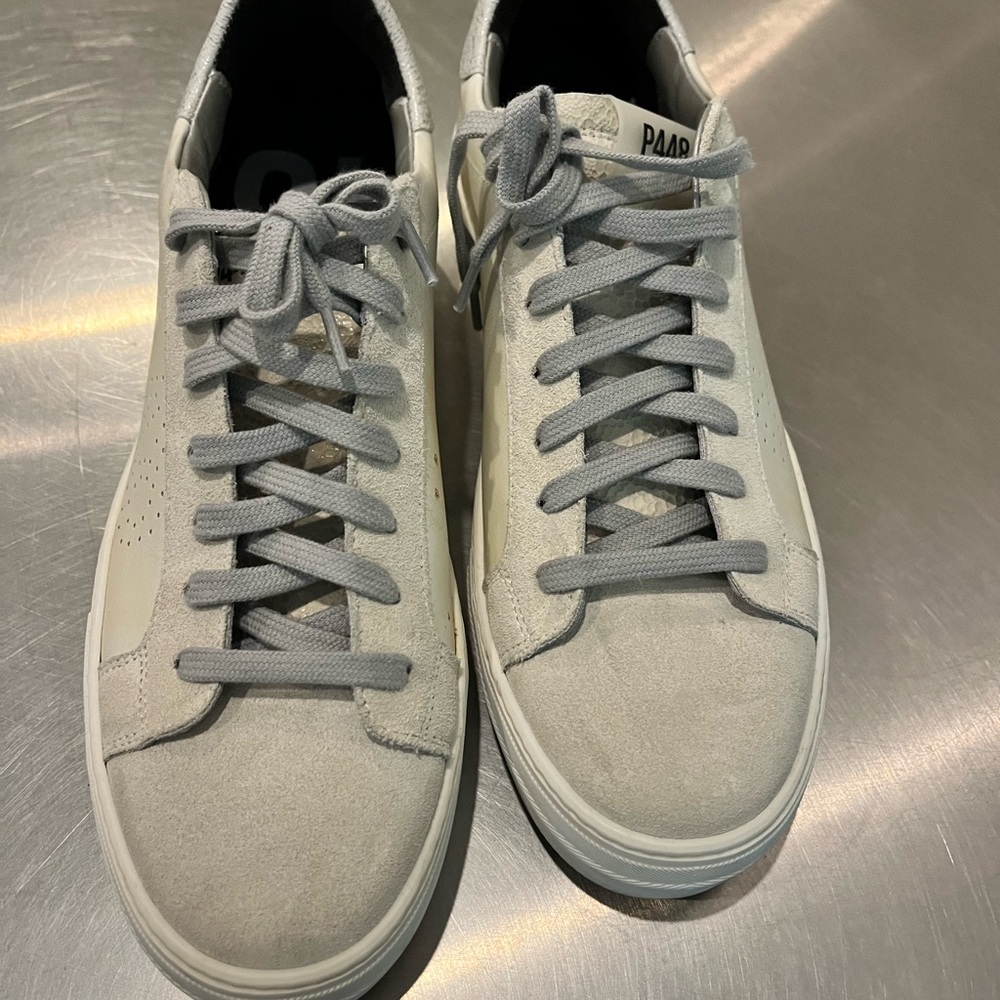 P448 women’s leather/suede grey/white
Platform sneakers size 42